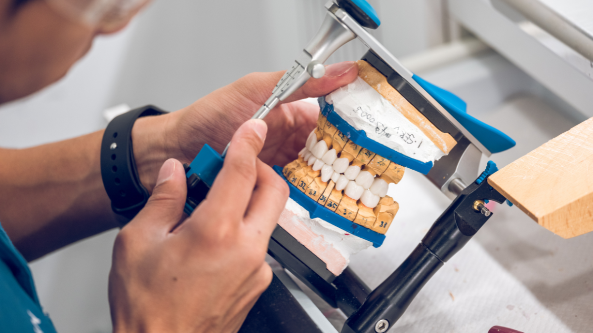 Guía Completa: Todo lo que tiene que saber sobre Articuladores Dentales